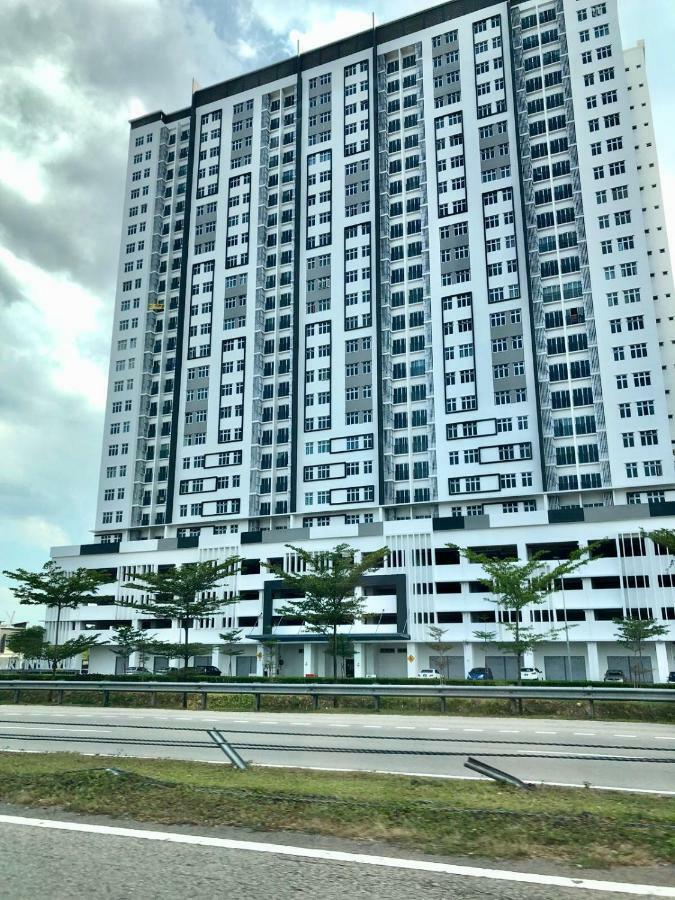 Meridin Bayvue Serviced Apt Kampong Kuala Masai Εξωτερικό φωτογραφία